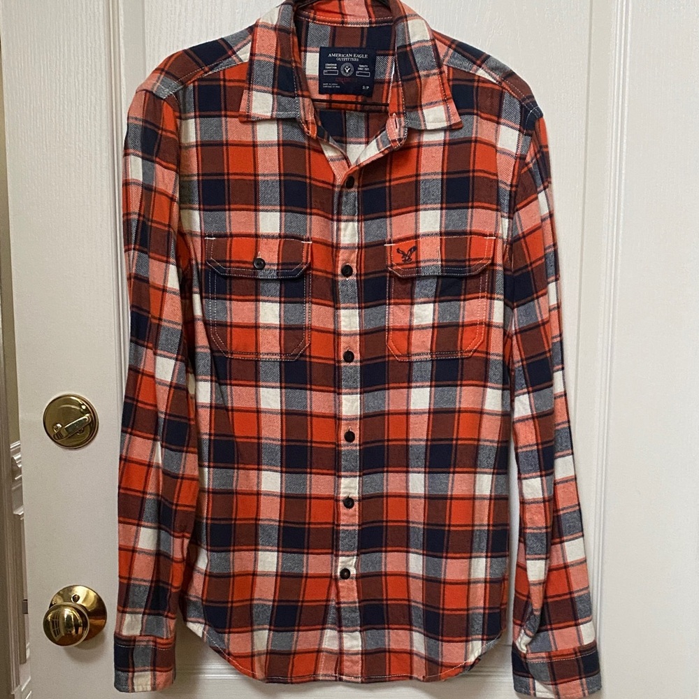 American Eagle Outfitters Men's Red and Navy Blue Flannel Plaid Shirt